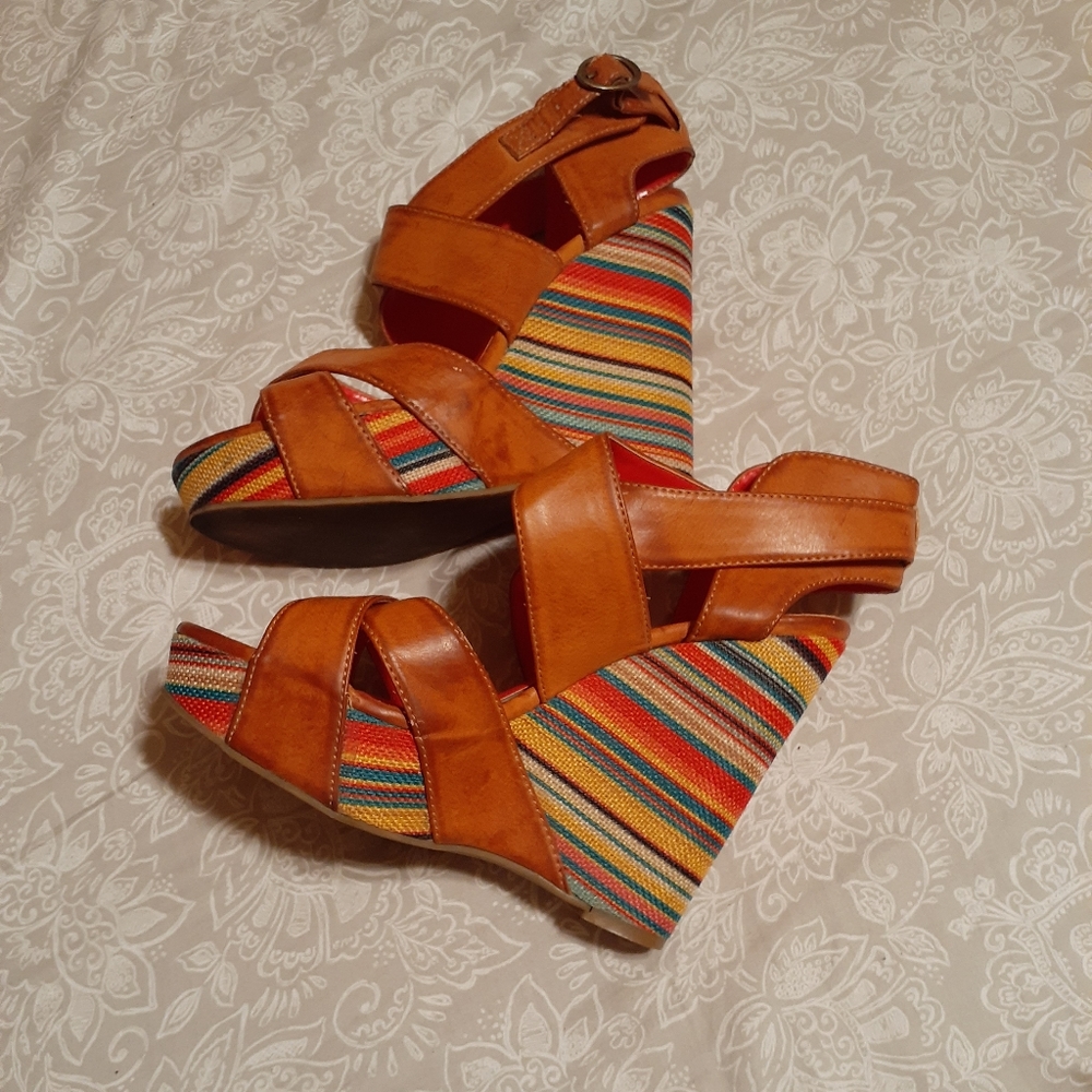 Unlisted by Kenneth Cole Wedge Sandels - Picture 2 of 8